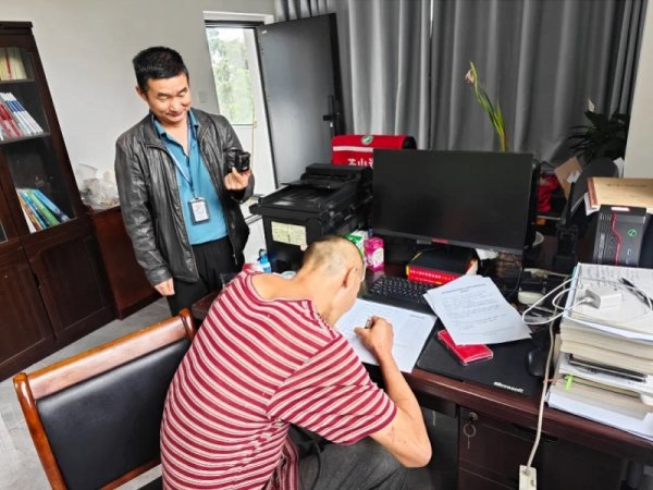 炒股配资平台网 4人违规爬苍山被立案详情曝光！男子网络招募采菌进入实验区